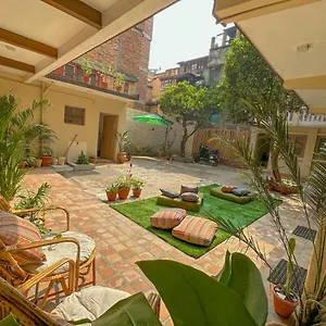 the-melo-pomelo-courtyard-right-in-between-thamel-and.hotels-kathmandu.com/